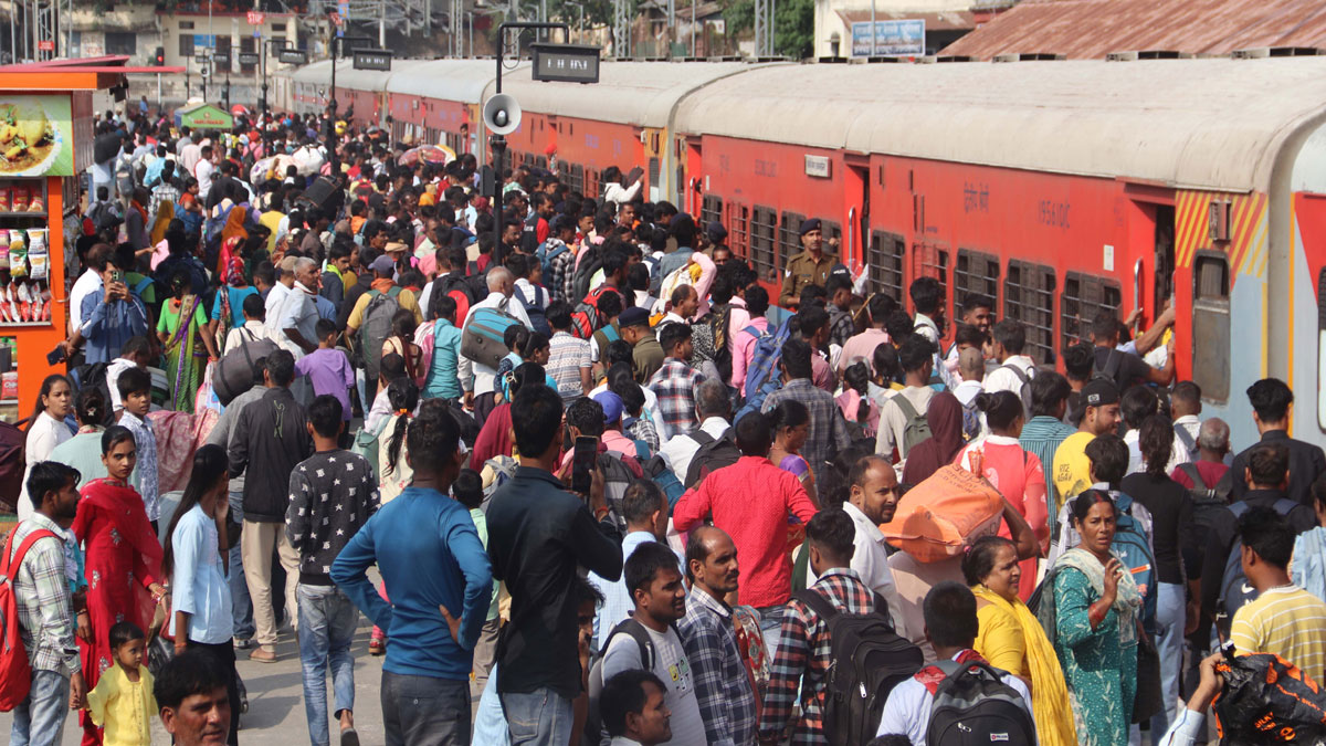woman was molested in rapti ganga train and brother fight for her