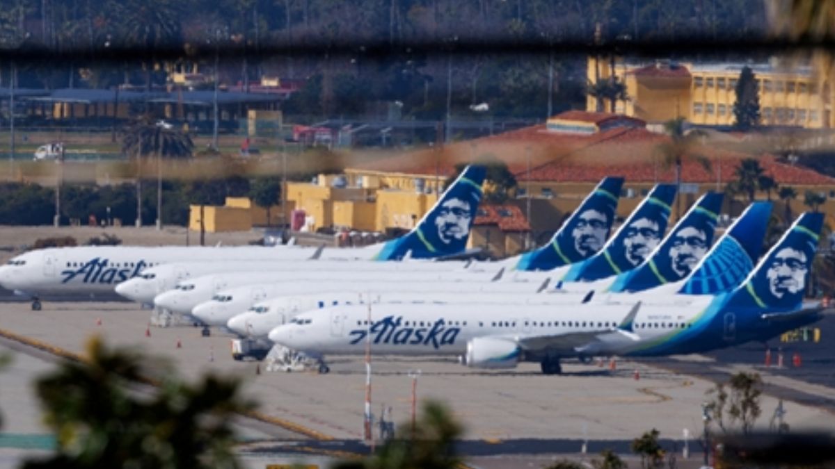 alaska airlines grounded flights due to technical issues