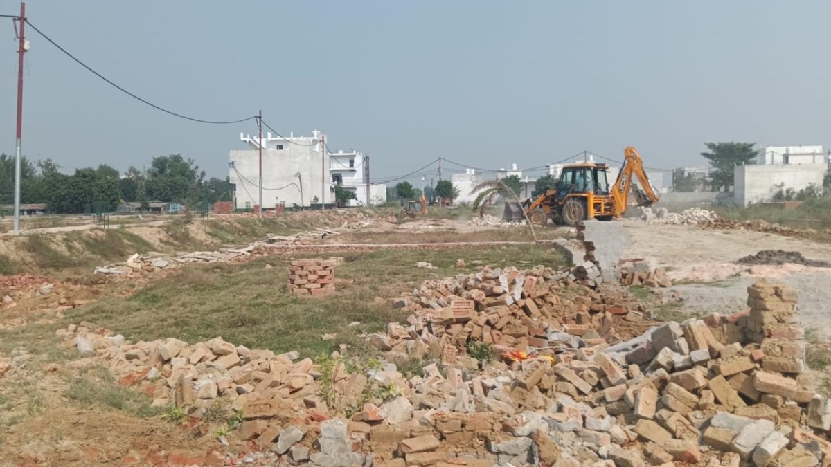 ghaziabad gda demolishes illegal colony construction on 61 bighas