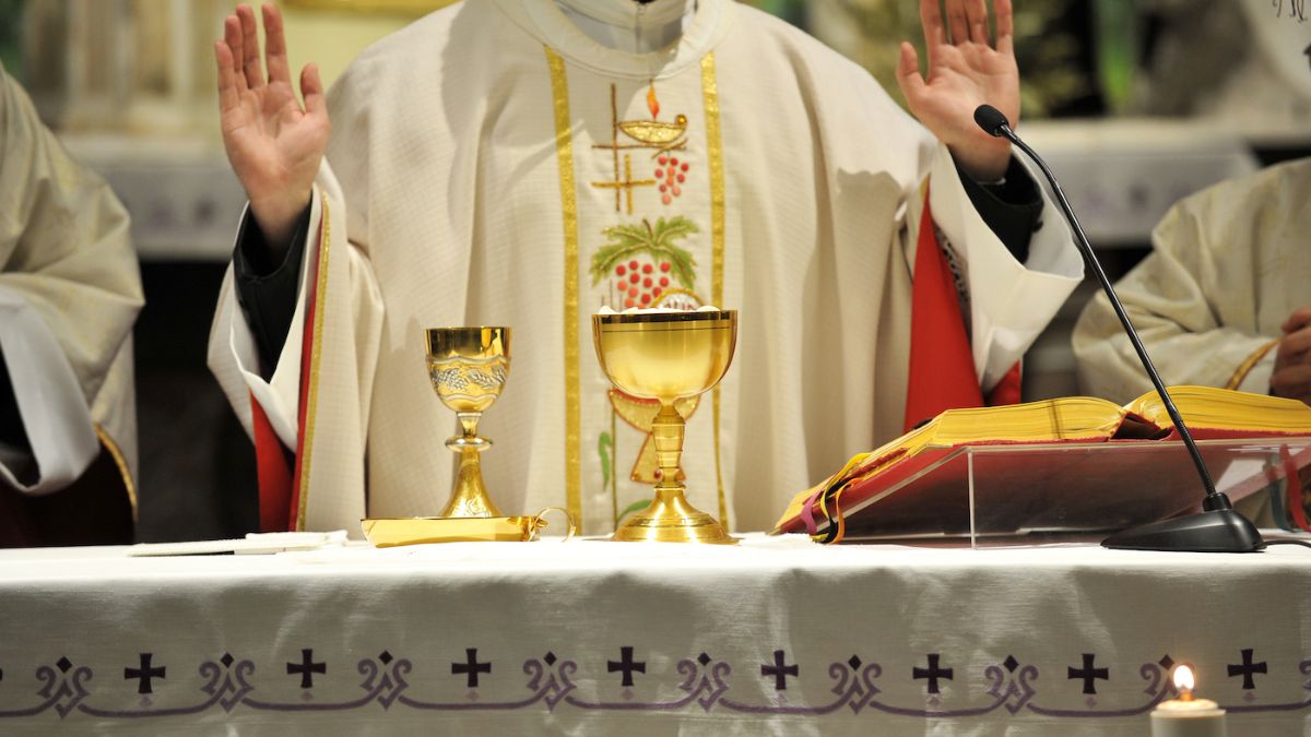 catholic priests in italy accused of sexually abusing 4400 people