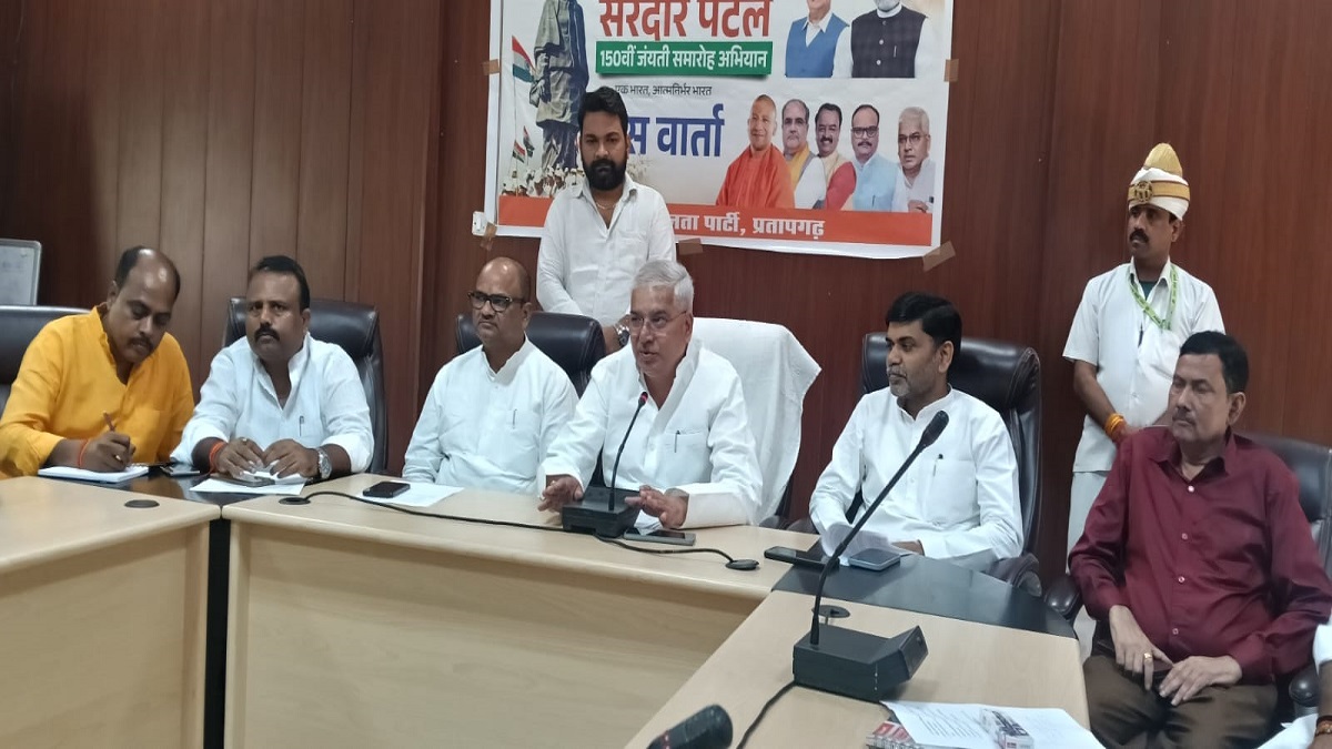 up state minister mayankeshwar took a dig at akhilesh and rahul in pratapgarh