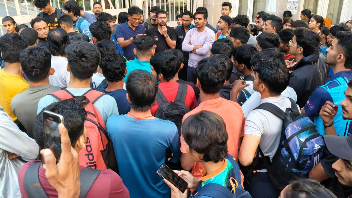 entry of athletes banned in nehru stadium