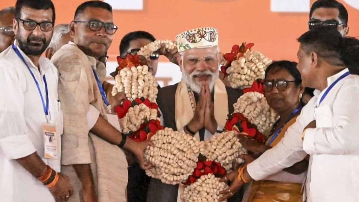 pm modi bihar visit pm welcomed with makhana garland and chhath soup