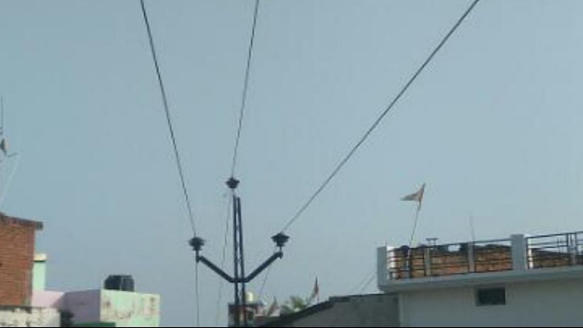 pratapgarh boy scorched by high tension wire shock