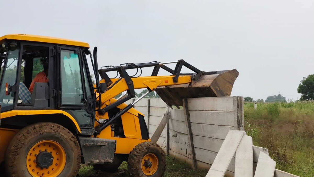rewari administration demolishes illegal colonies 3 acres destroyed
