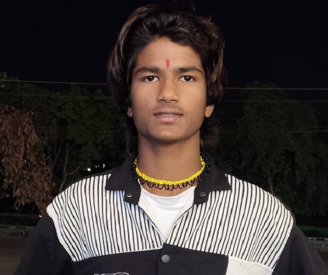 panchkula robbery youth stabbed and looted near sector 1617 chowk