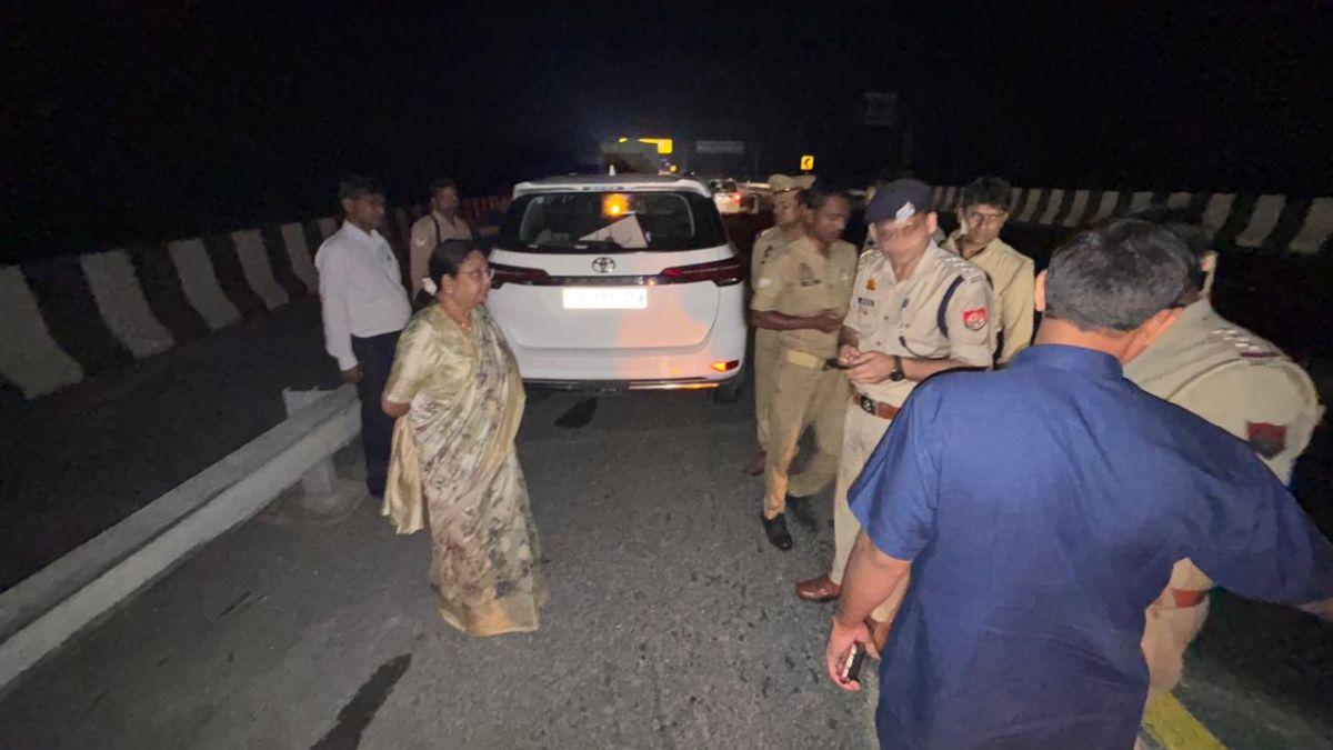 baby rani maurya escapes accident on agra lucknow expressway