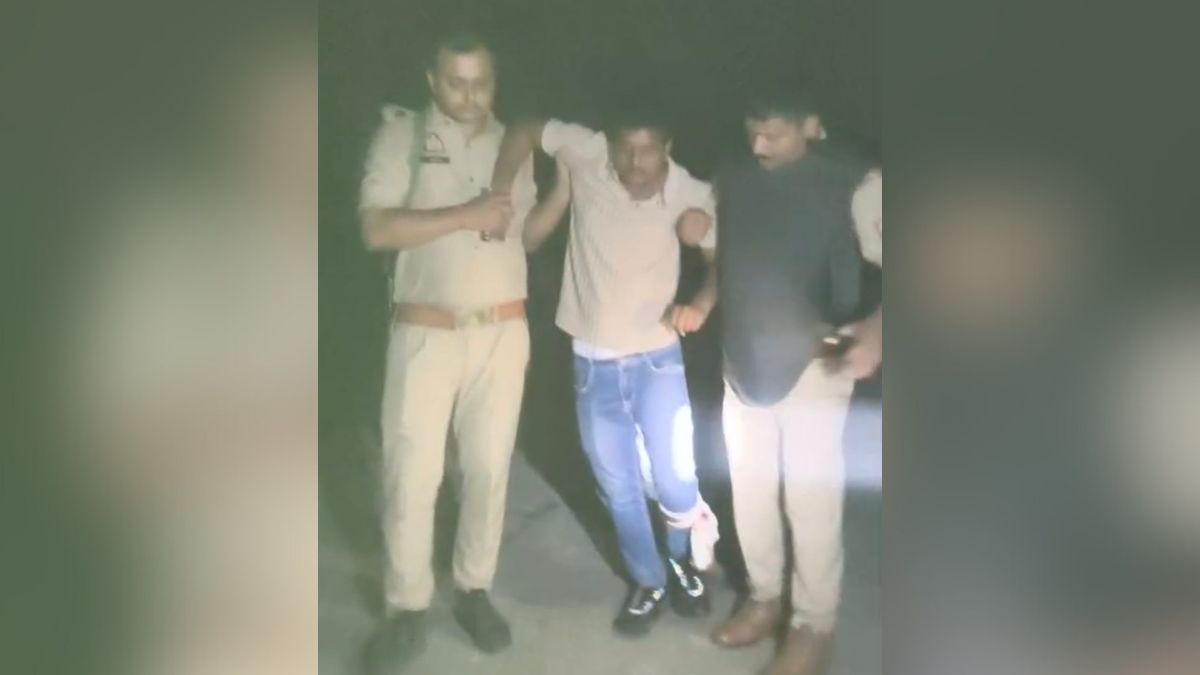 azamgarh police encounter with suspects in iti student murder case