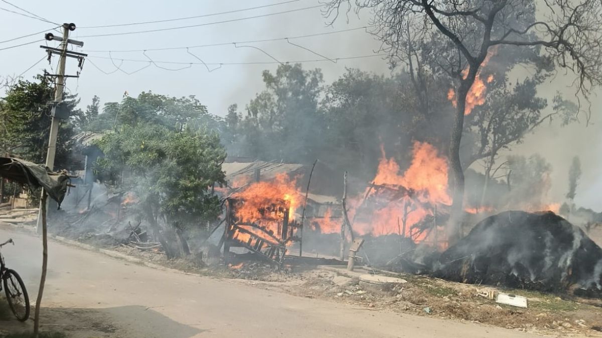fire in barabanki village girl injured homes destroyed