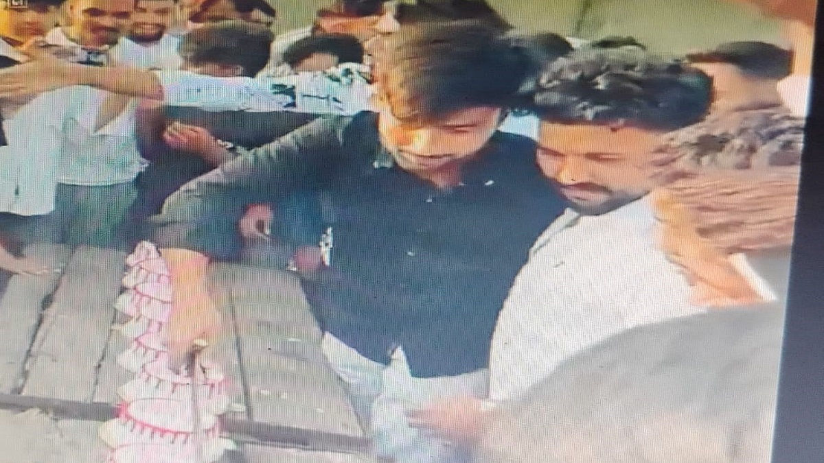 bijnor news birthday cake cut with sword police took action