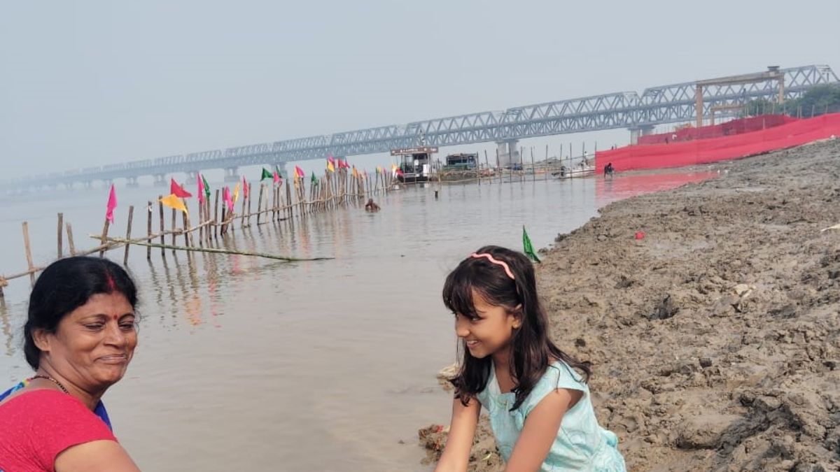 chhath puja patna key ghats face deep water mud issues for devotees