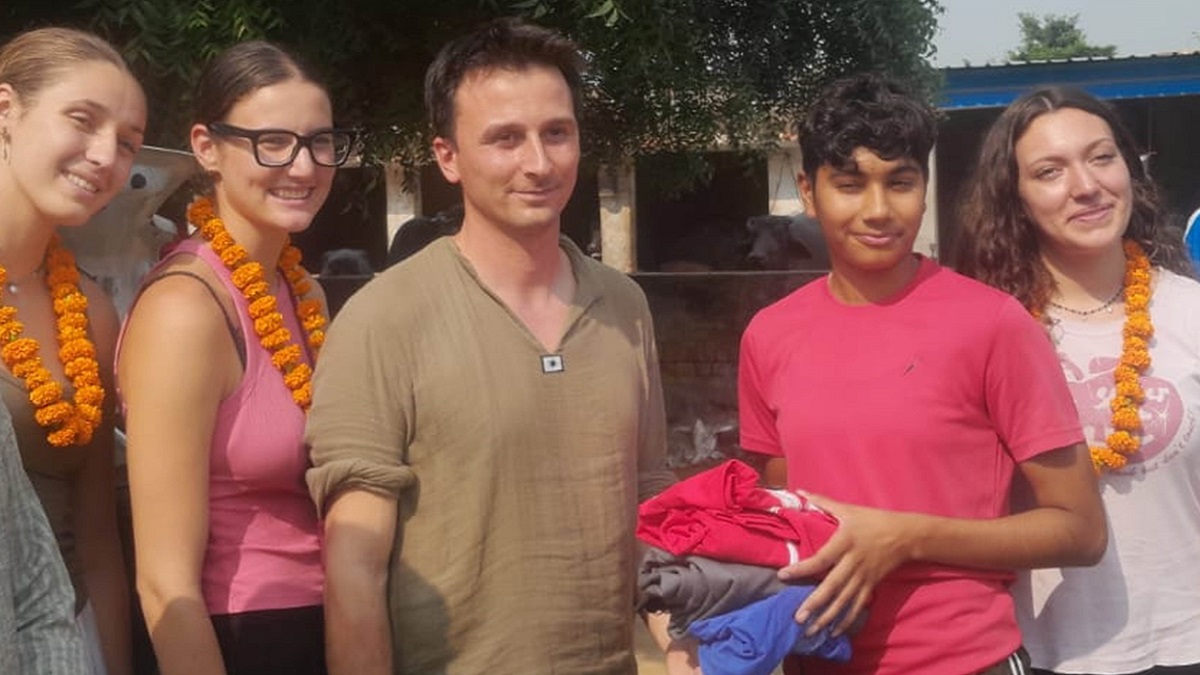 bulandshahr news italian coach and players reached village in bulandshahr and gave long jump tips to khushi