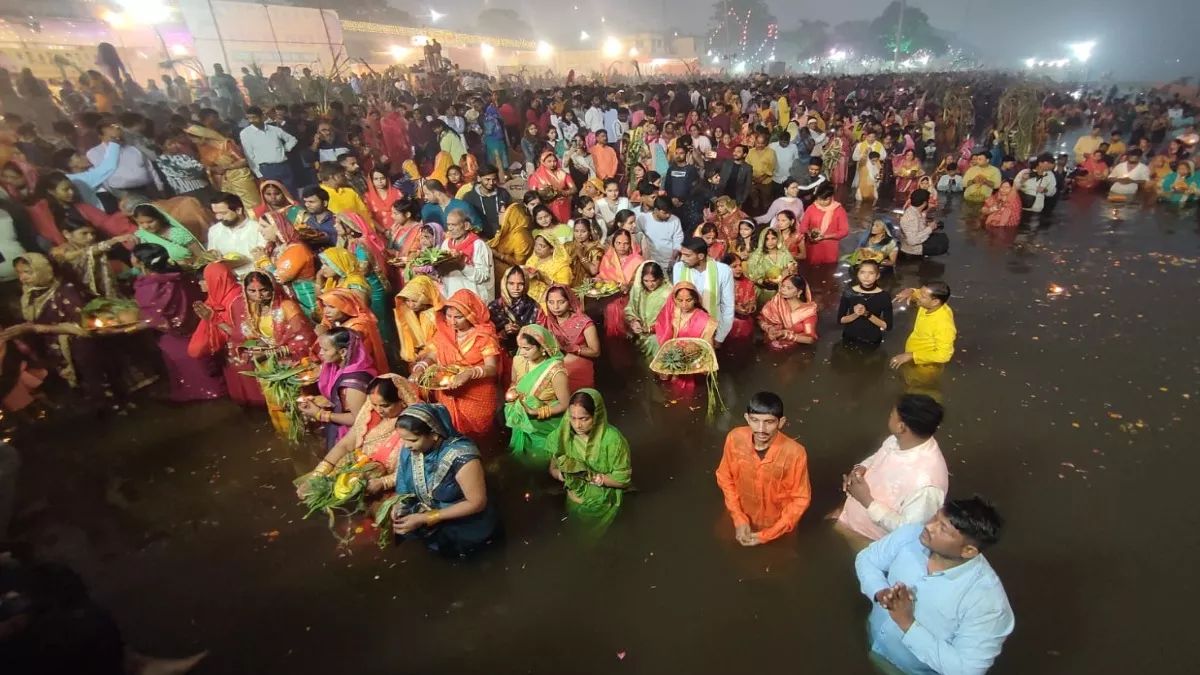 up chhath puja 2025 uninterrupted power supply assured minister inspects ghats