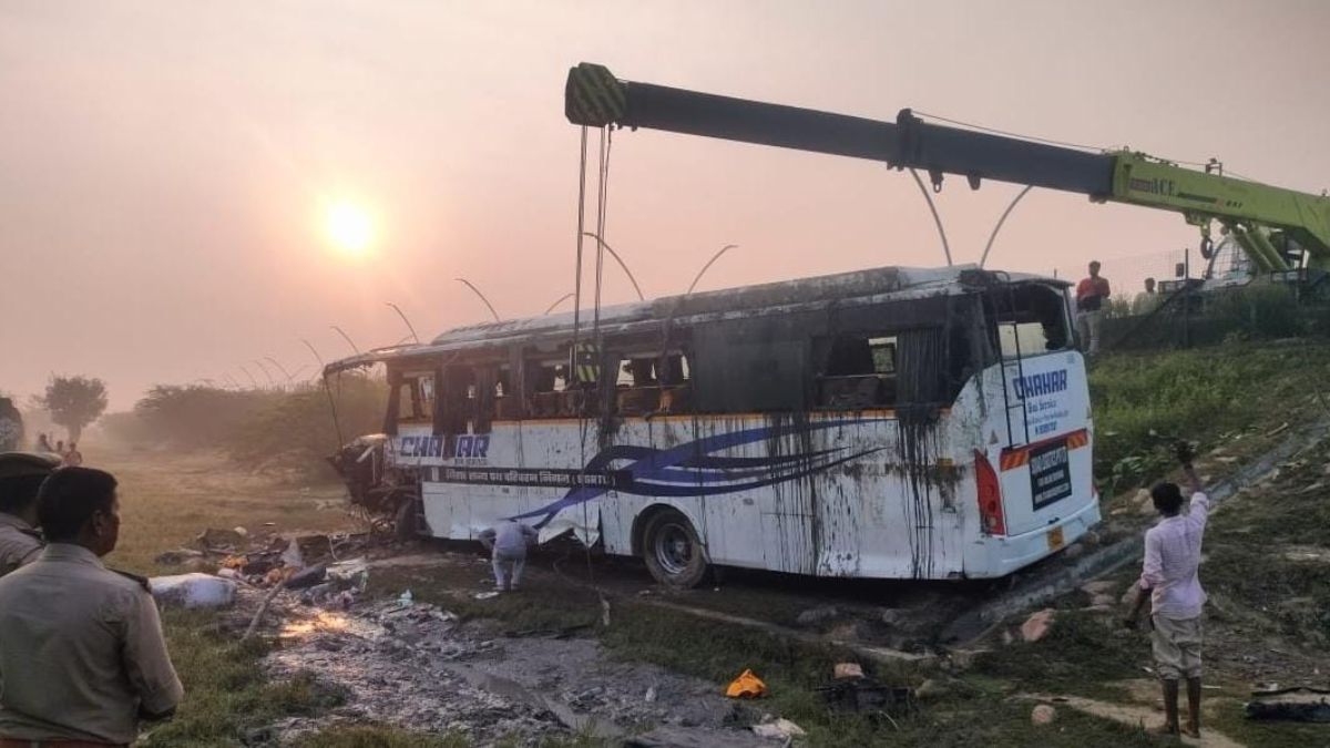 bus accident on agra expressway several passengers injured