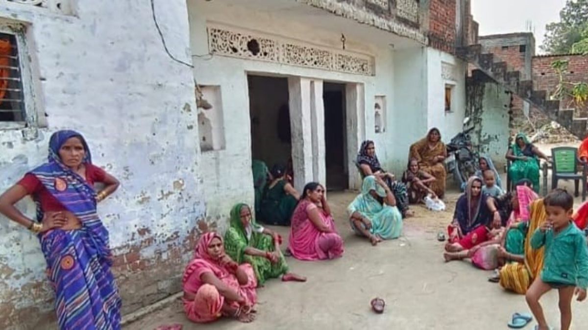 painter found hanging in ambedkar nagar murder suspected