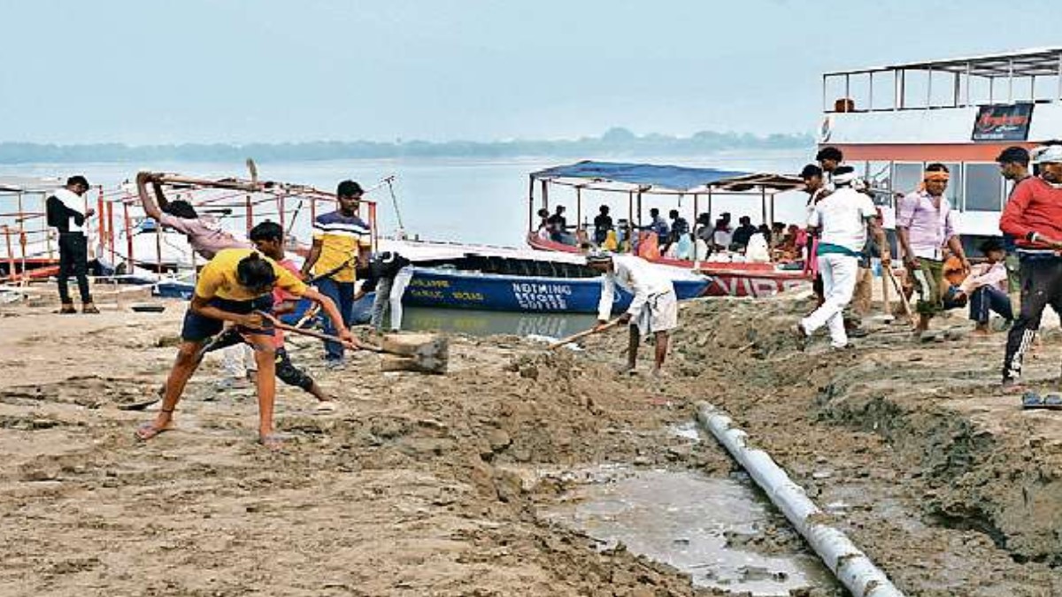 varanasi municipal corporation drains sewage into ganga river