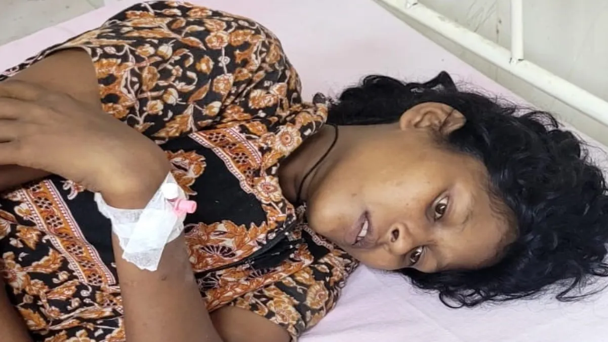 पंडित दीनदयाल उपाध्याय अस्पताल के गेट पर गर्भवती का प्रसव, नवजात कबीरचौरा रेफर