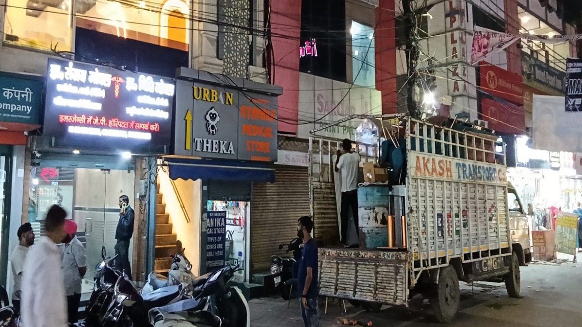 meerut news central market complex demolition traders begin evacuation after court order