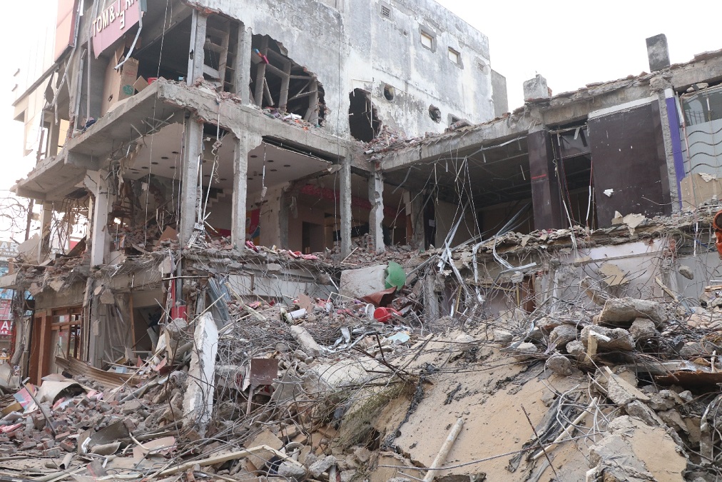 illegal complex demolished in shastri nagar central market meerut