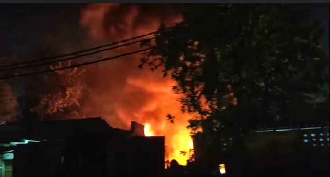 fire engulfs two scrap warehouses in aligarh extinguished after two hours