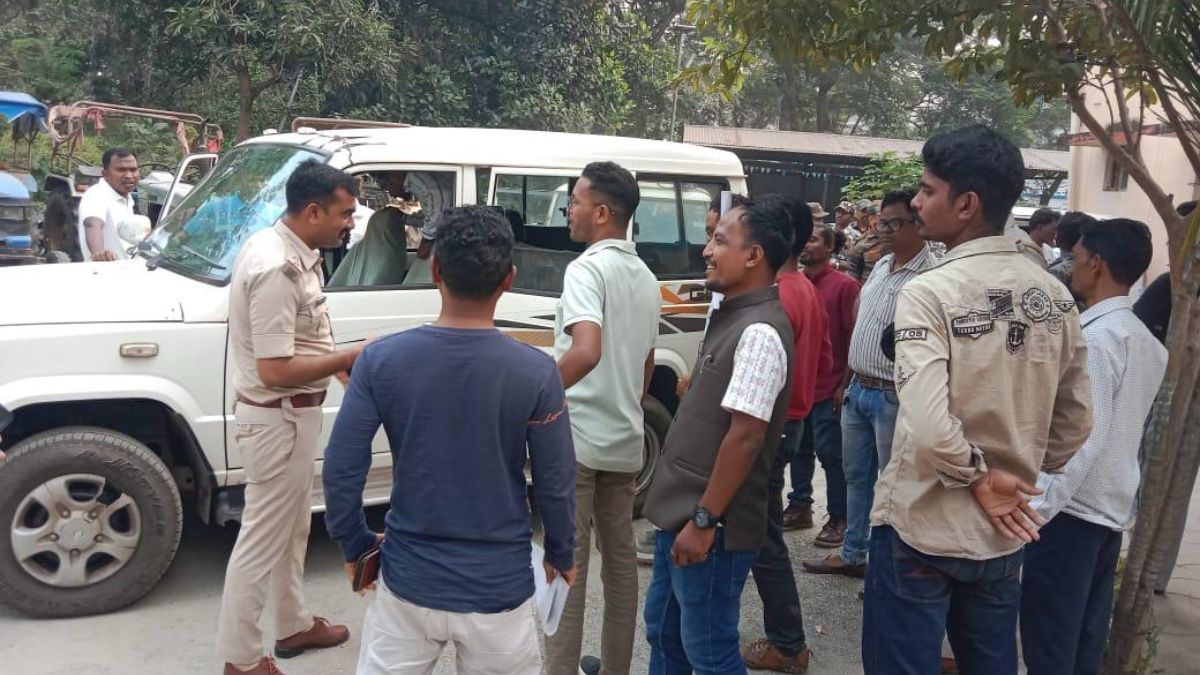 jharkhand leaders arrested for protest against transport minister