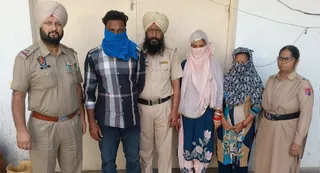 भोगपुर पुलिस ने विशेष मुहिम के तहत बड़ी कार्रवाई करते हुए दो महिलाओं समेत तीन नशा तस्करों को गिरफ्तार किया (फोटो: जागरण)