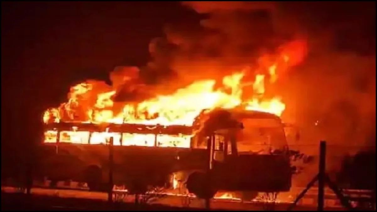 indore bound bus catches fire all luggage reduced to ashes passengers rescued after breaking glass