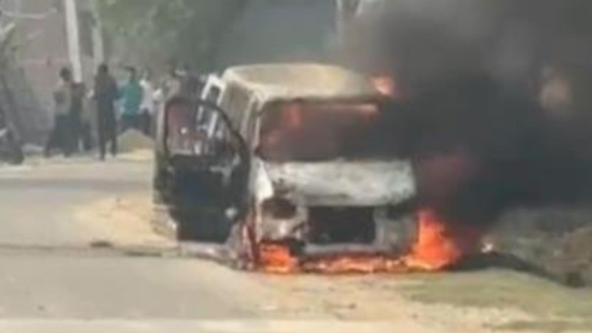 eco car catches fire during illegal gas refilling in hazarpur
