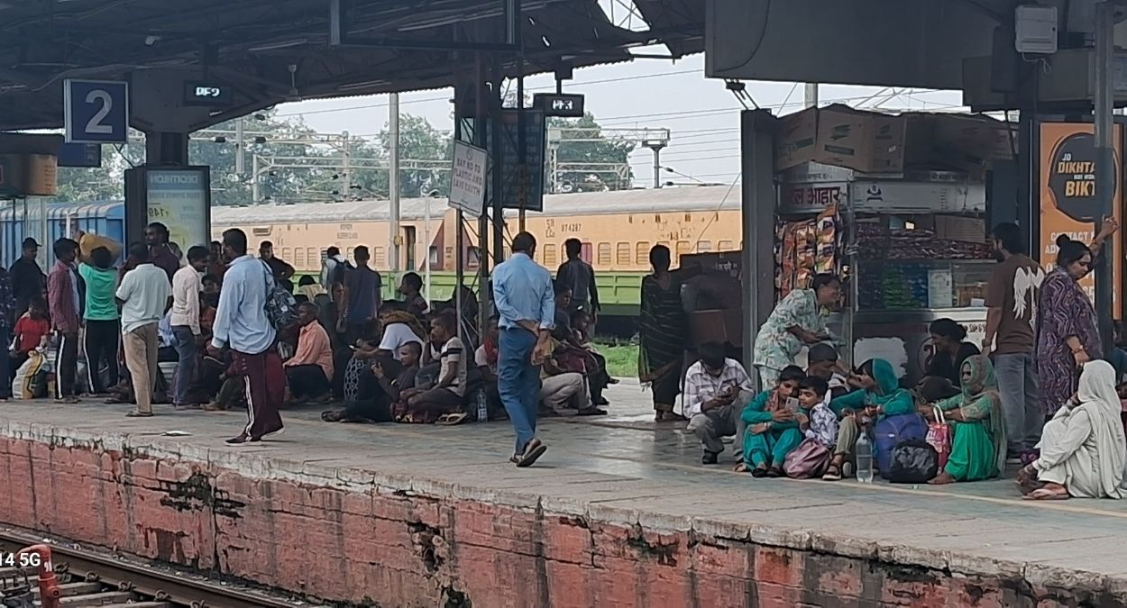 chhath puja rush over 1000 passengers depart from jalandhar on special trains
