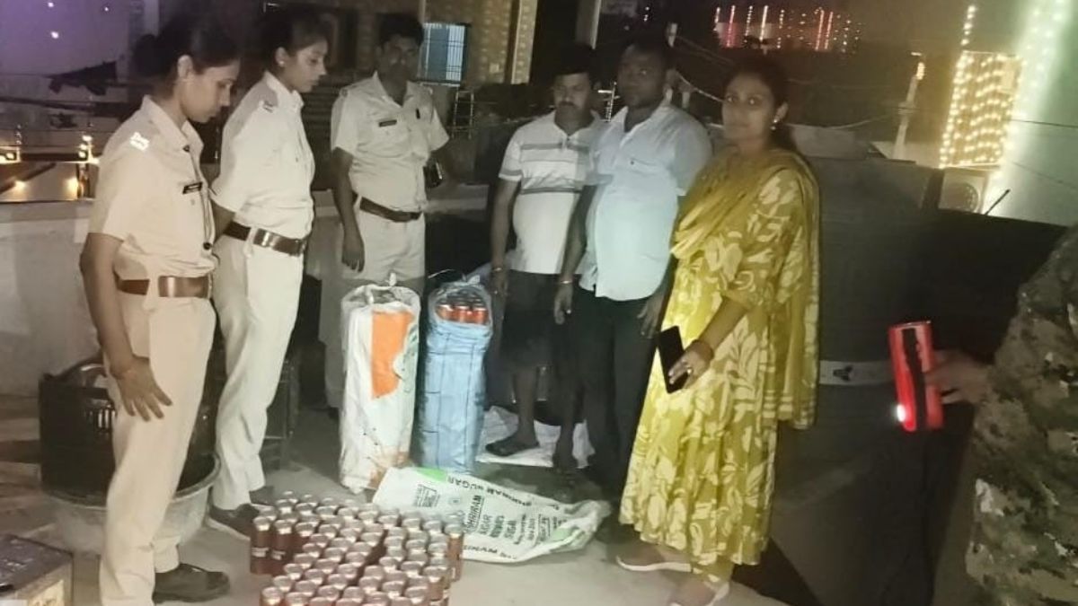 nawada liquor smuggling ring busted four arrested 108 liters seized