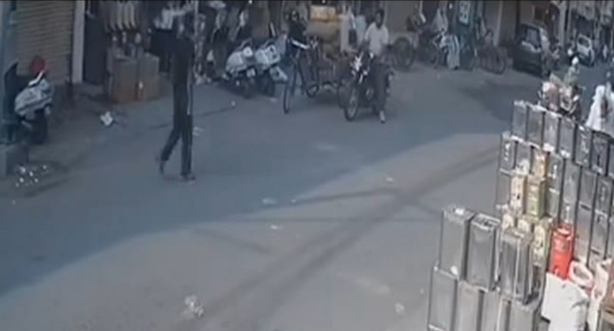 viral video almond theft in patiala market