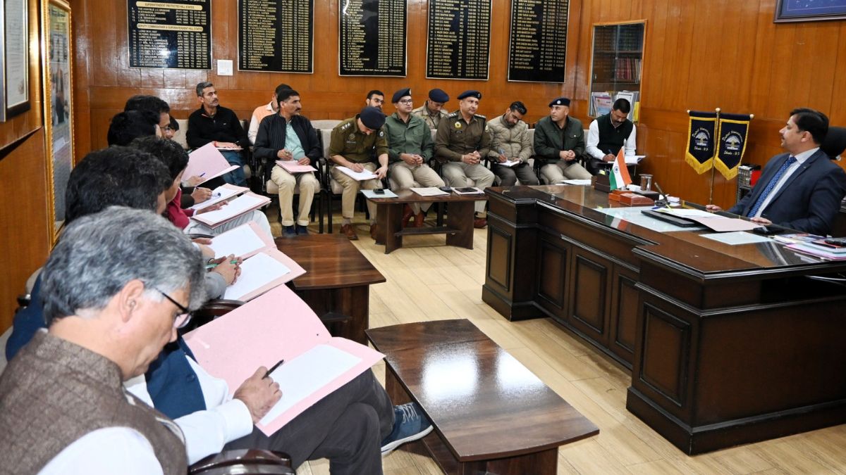 shimla administration orders to not give syringe without doctor parchi in medical store