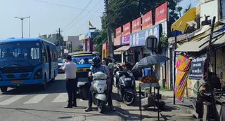नए बस अड्ड़े के पास समस्या बनी गंभीर, मजबूरी में सडक पर चल रहे लोग (फोटो: जागरण)