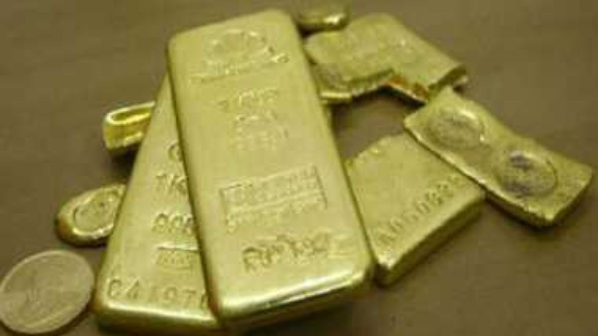 gold smuggling attempt foiled at delhi airport