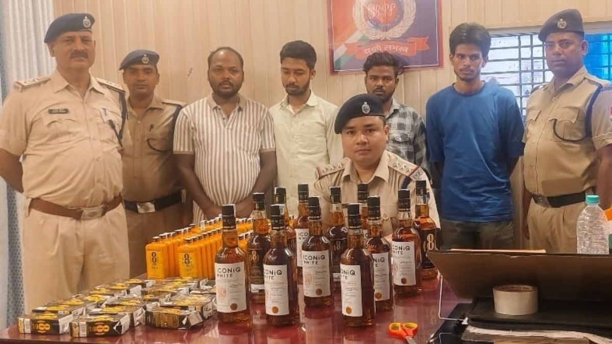 four arrested with liquor on sanghmitra express rpf operation
