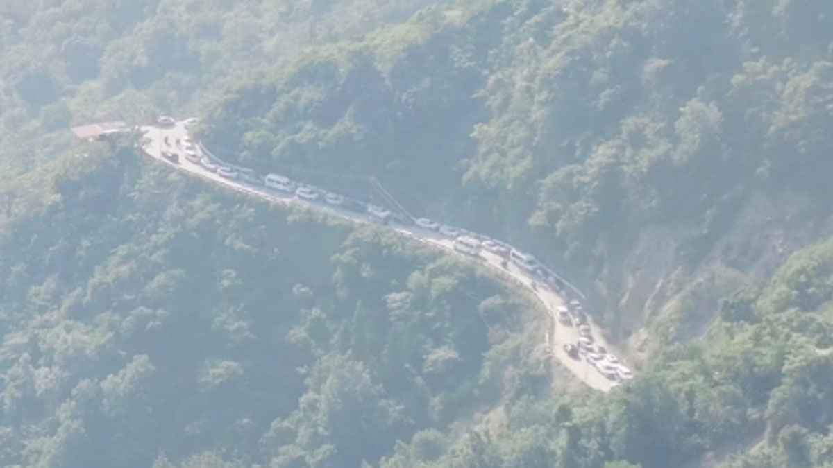 log traffic jam in dehradun mussoorie route