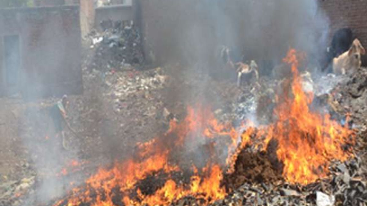 lucknow burning garbage in vrindavan scheme causes breathing problems