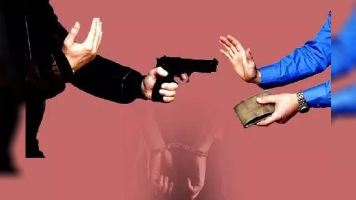 20 lakh rupees looted from a businessman at gunpoint on the national highway police engaged in investigation