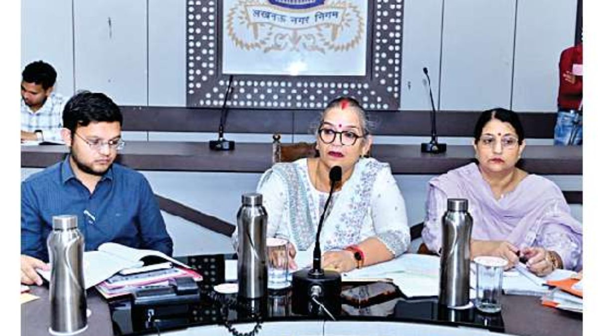 lucknow nagar nigam meeting mayor expresses displeasure over unfulfilled decisions