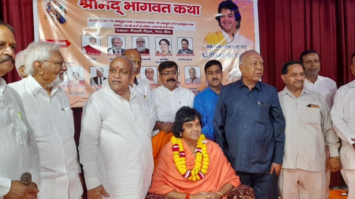 chinmayanand bapu slams akhilesh yadav convert to islam if so impressed