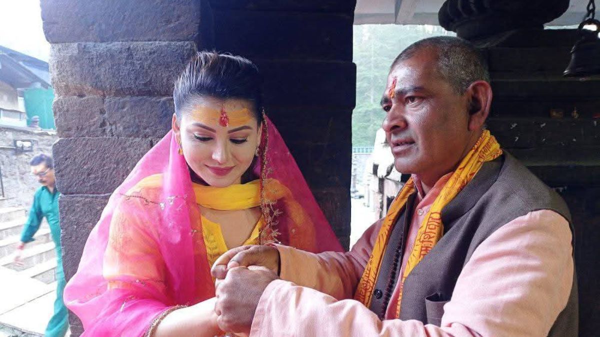 urvashi rautela visits jageshwar dham amidst devotee rush
