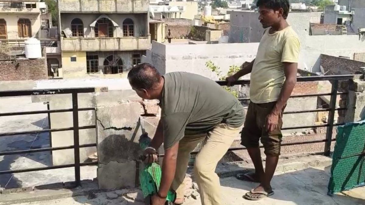 corporation takes action against drug smuggler mother and daughter house demolishes illegal construction of three storey house