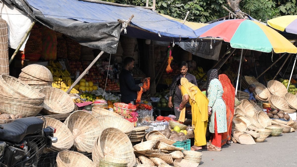chhath puja 2025 east delhi gears up for festival with nahay khay