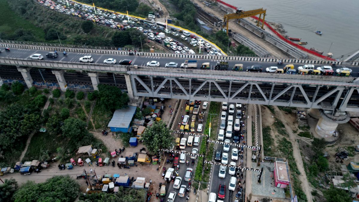 jp setu traffic jam vehicle breakdown and vip movement cause chaos