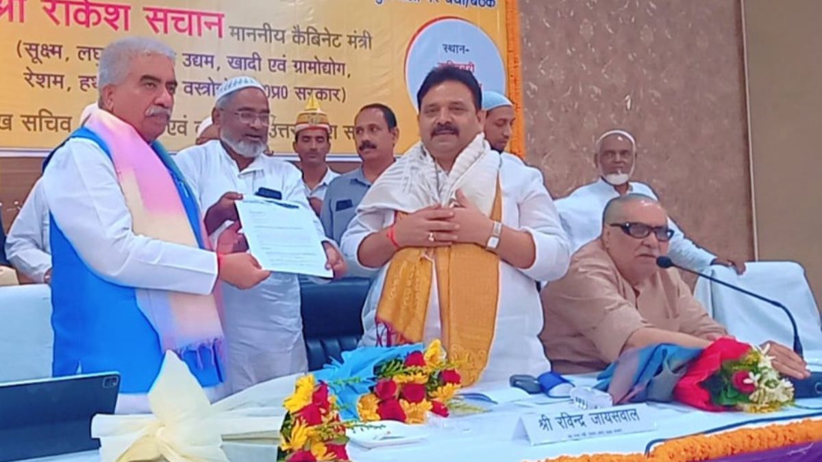 varanasi to get 75acre textile park boost for weavers