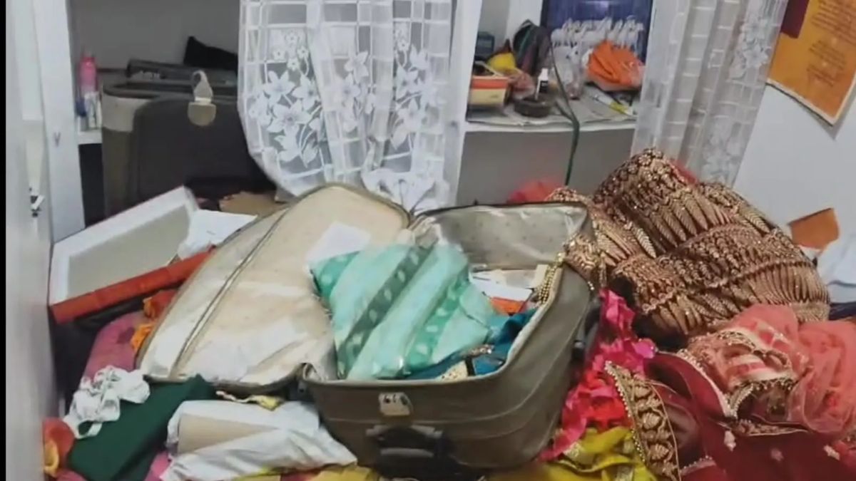 ex maid arrested in varanasi for theft rupees 12 lakh jewelry recovered