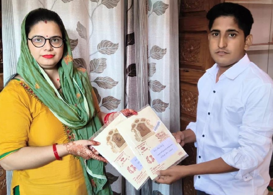wedding invitation to pm modi up mans unique gesture
