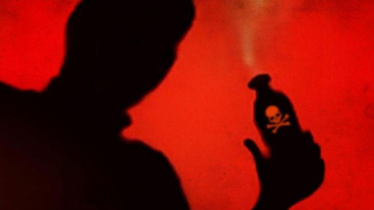 acid attack in delhi police search for three suspects