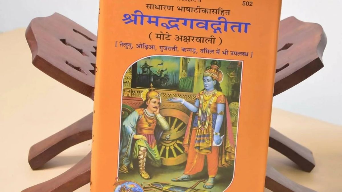 chinese scholars bowed before the glory of srimad bhagavad geeta