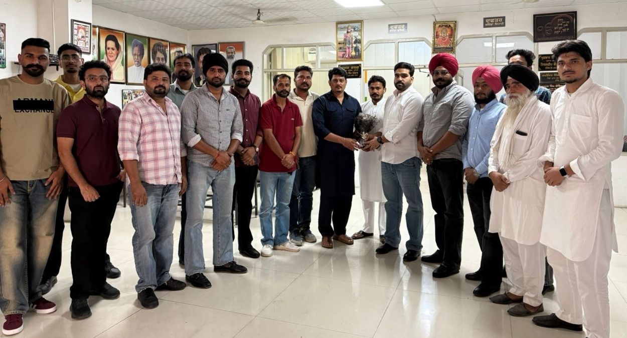 youth congress launches vote chor gaddi chhod campaign against modi government